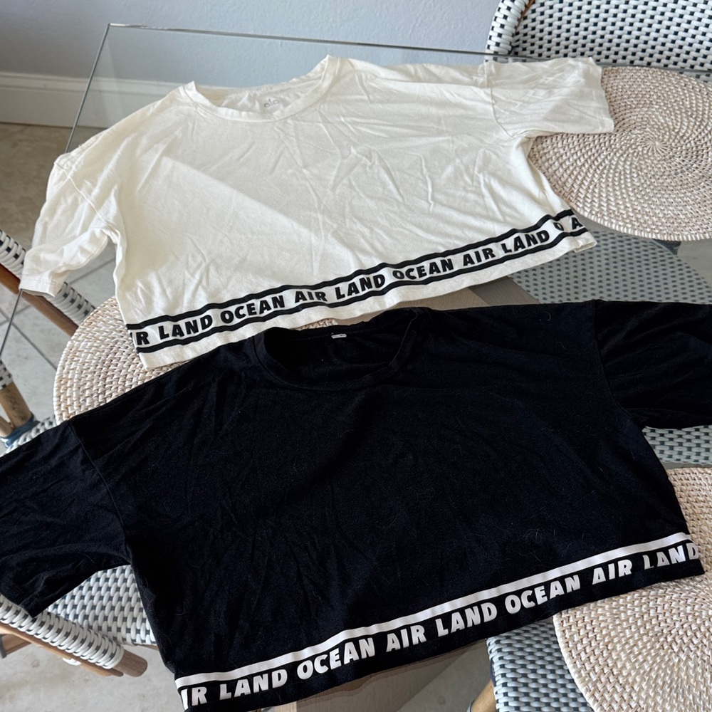 Alo yoga Black and White Crop Tops bundle